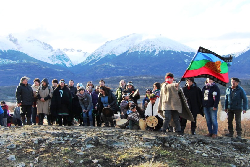 Autoridades junto a personas que participaron del We Tripantu inclusivo.