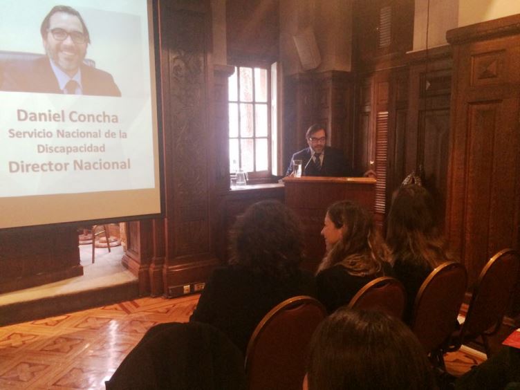Director Nacional del Senadis, abriendo al Taller sobre la nueva Ley de Inclusión Laboral para Personas con Discapacidad