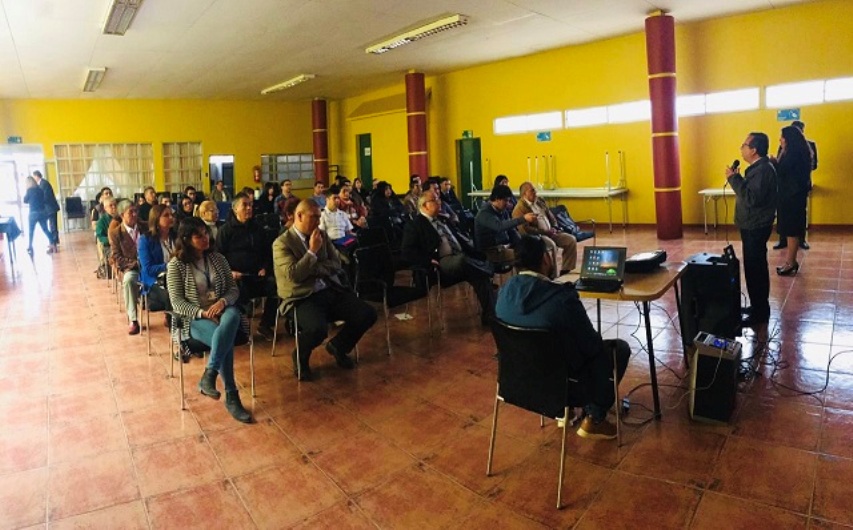 Seremi de Desarrollo Social y Familia entrega un saludo en la actividad.