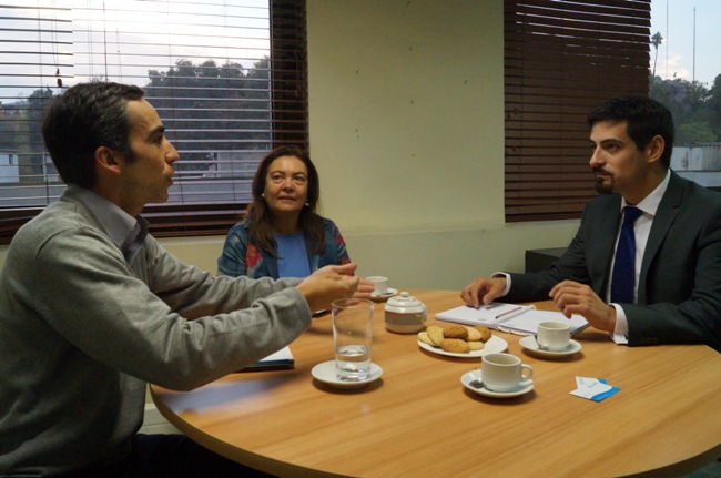 Director Nacional junto a representantes de Coanil. 