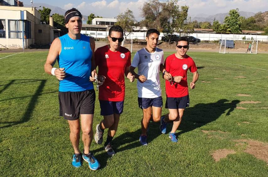 Martín Kremenchuzky y Cristian Valenzuela corriendo junto a sus guías.