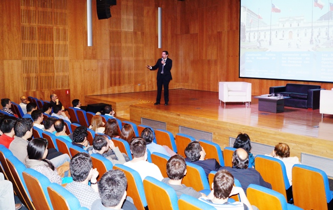 Director Nacional del Senadis en el XX Congreso Nacional de Kinesiología en la USS.