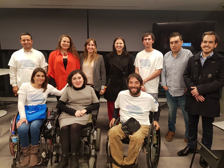 Directora Nacional de Senadis junto a los organizadores de la Feria Virtual Inclusiva  y los panelistas que participaron en el Encuentro Presencial.