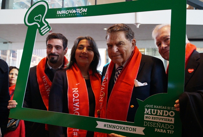 Ministra Villegas junto a Director Nacional de Senadis y Mario Kreutzberger.