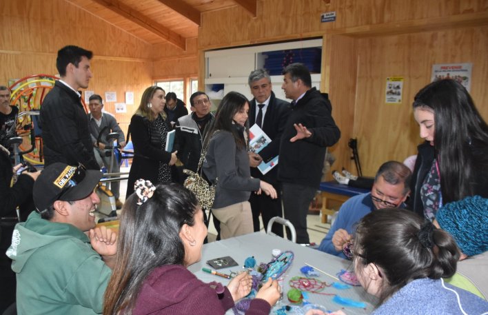 Autoridades visitan el centro de personas con discapacidad en San Nicolás.