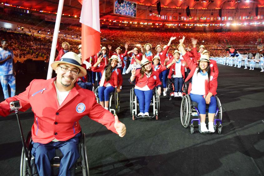 Team paralímpico en el desfile inaugural.
