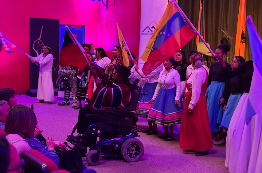 Fotografía de una presentación en el concierto inclusivo