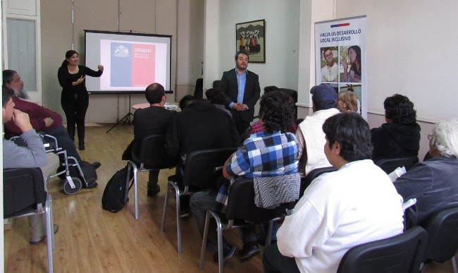 Director Regional de Senadis se presenta ante agrupaciones de personas con discapacidad de Iquique