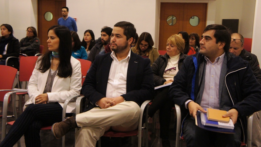 Seremi de Desarrollo Social y Director Regional de Senadis participan en la jornada de capacitación.