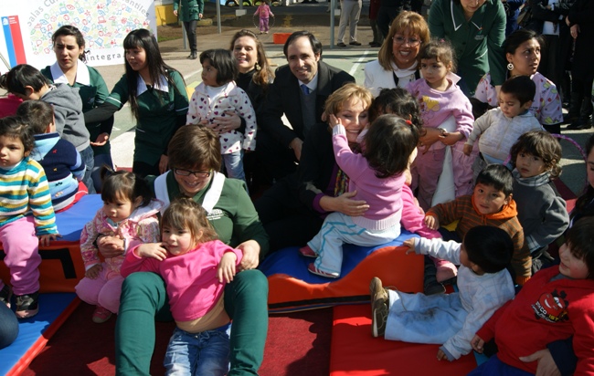 Autoridades en jardín Arcoíris de Gundación Integra