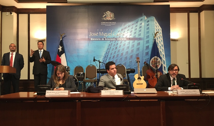 Director Nacional del SENADIS junto a Presidente del CEDDIS y representante de la OEA, durante inauguración.