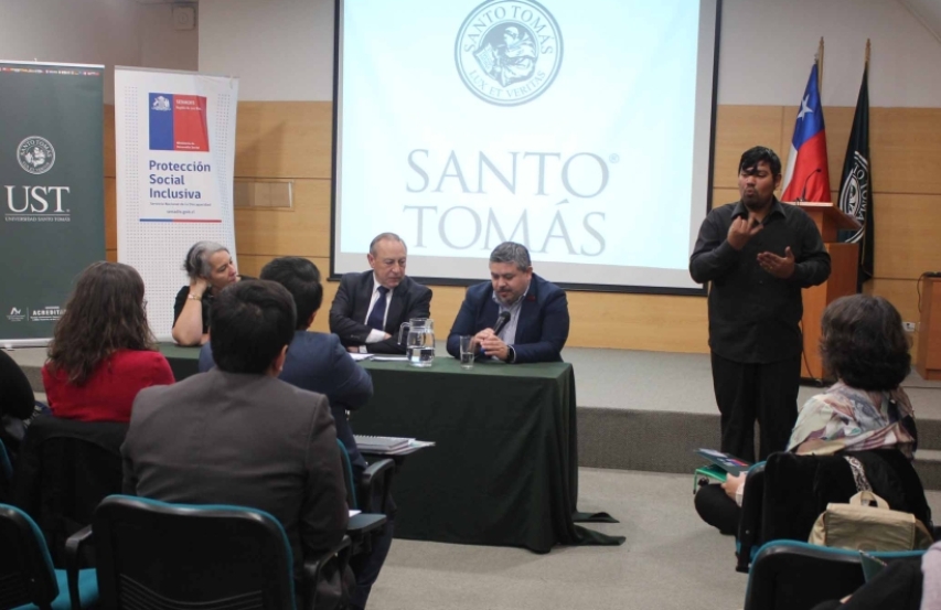 Senadis y Santo Tomás realizaron seminario sobre acceso a la justicia e inclusión.