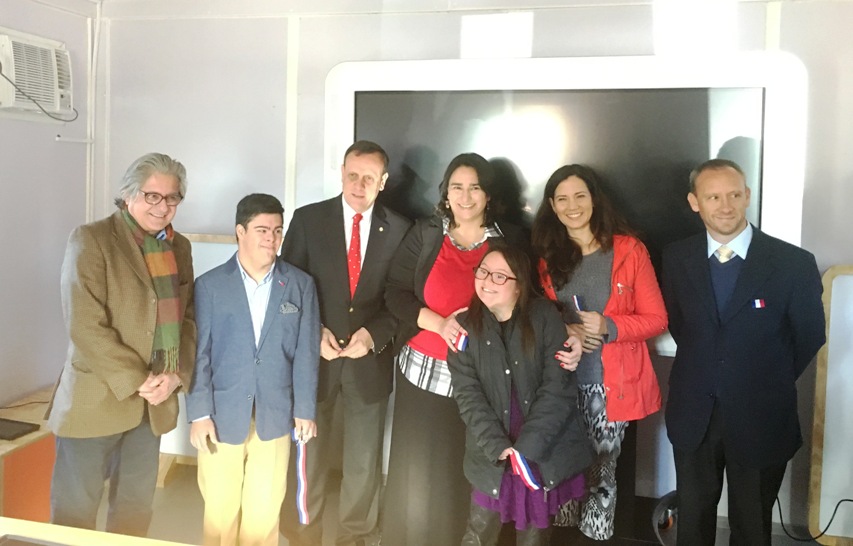 En el Centro UC Síndrome de Down inauguran Aula Tecnológica Smart School Samsung.