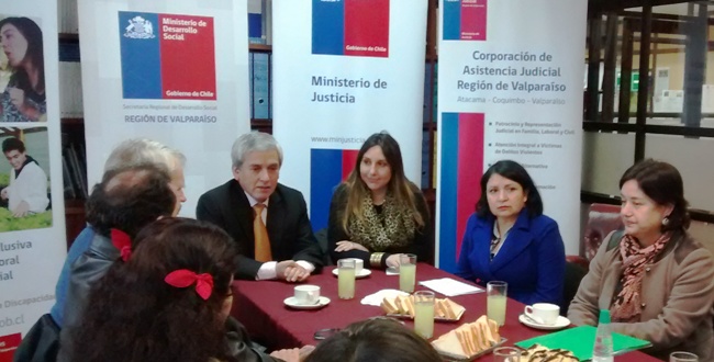 Autoridades en reunión para analizar el convenio de colaboración