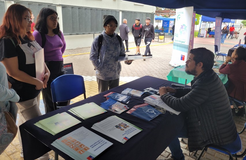 Senadis promueve inclusión social en Feria Social de Bienestar Estudiantil