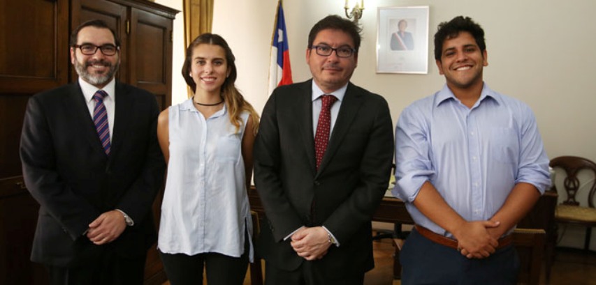 Ministro Barraza y Director Nacional de Senadis  se reúnen con representantes de la red social inclusiva Coclus