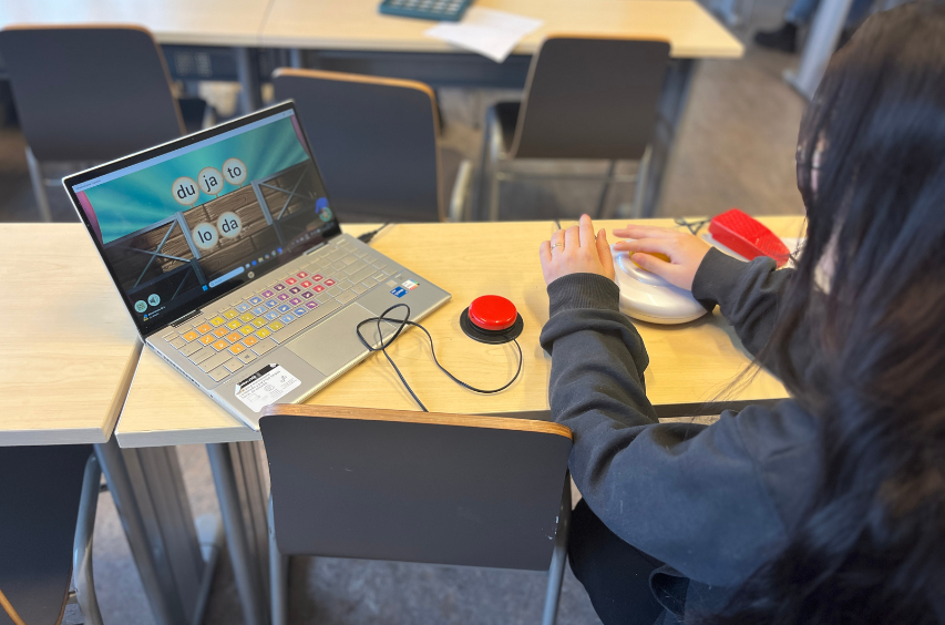 Senadis y CEDETi UC liderarán estudio sobre los apoyos que requieren estudiantes con discapacidad en actividades de la vida diaria