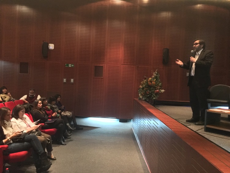 Director Nacional de Senadis entrega un saludo en el Coloquio Internacional: Atención Temprana y Familia.