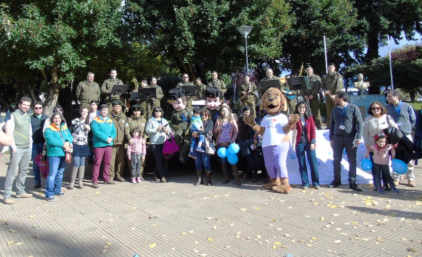 Autoridades junto a las personas que asistieron a la actividad.