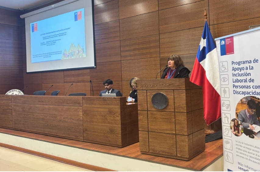 Directora Regional expone en el Seminario.