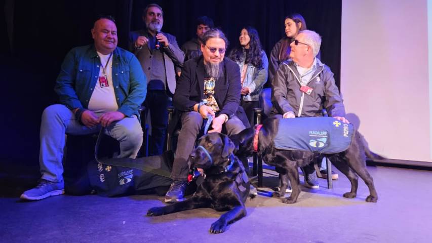 SENADIS participa en la graduación de tres perros guía que serán apoyo a la autonomía de personas con discapacidad visual