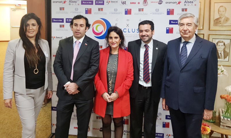 Autoridades en el lanzamiento de Expoinclusión.