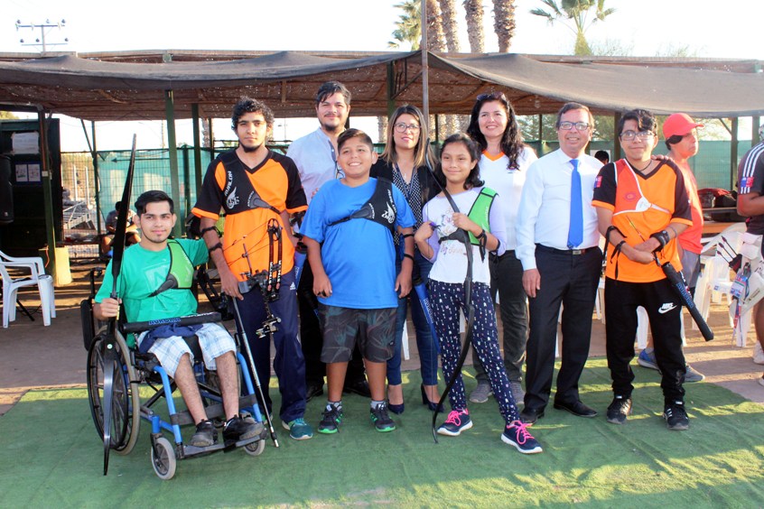 Autoridades junto a las personas que asistieron a la actividad.