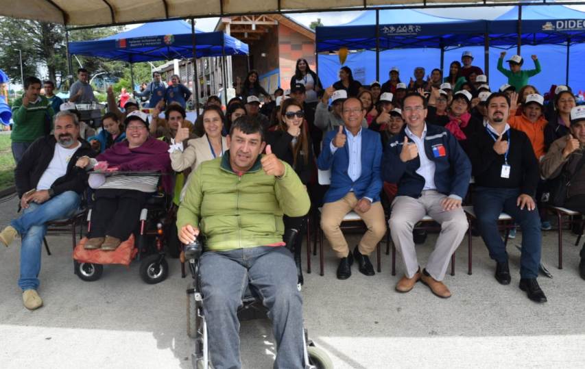 Autoridades y asistentes en la actividad de lanzamiento de FONAPI en la cuidad de Villarrica.