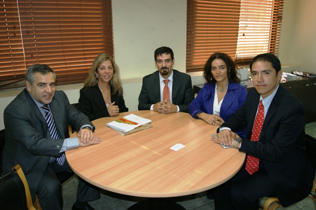 Director Nacional de Senadis, Mauro Tamayo, junto a ejecutivos de Mutual de Seguridad