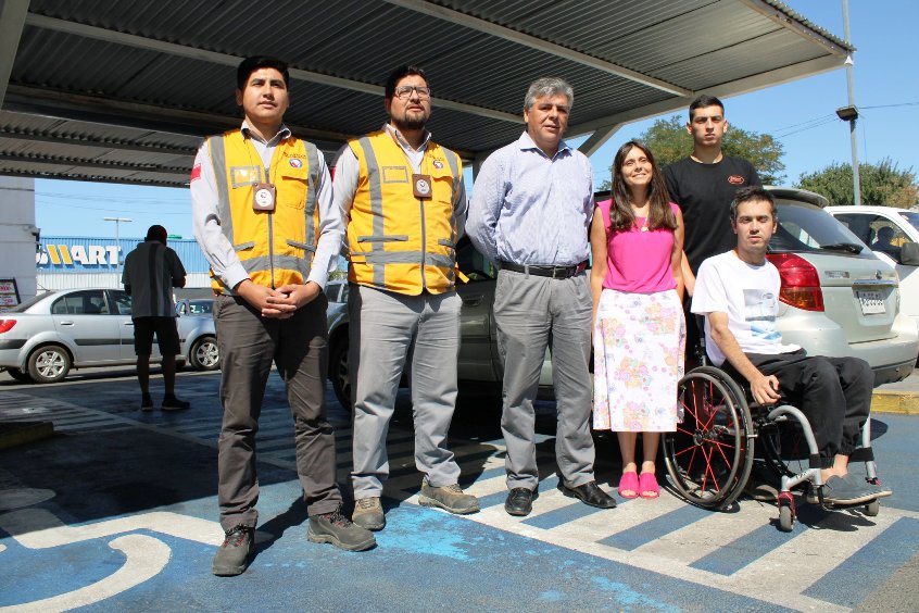 Autoridades junto a las personas que asistieron a la actividad.