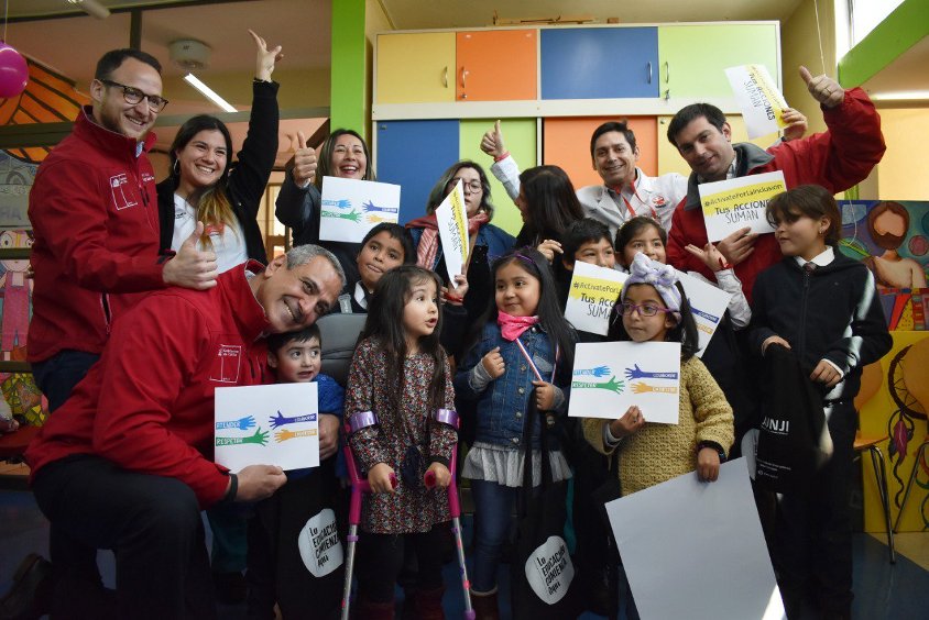 Autoridades junto a las personas que asistieron a la actividad.