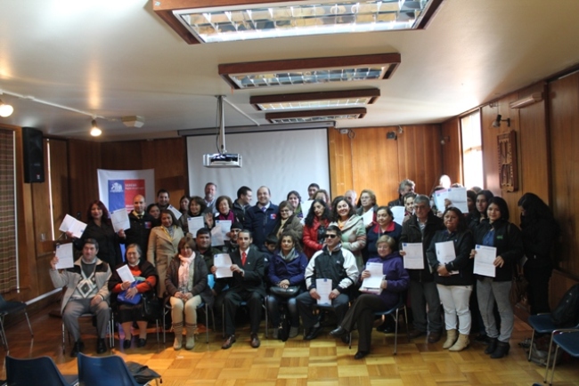 Autoridades junto a los asistentes al evento. 