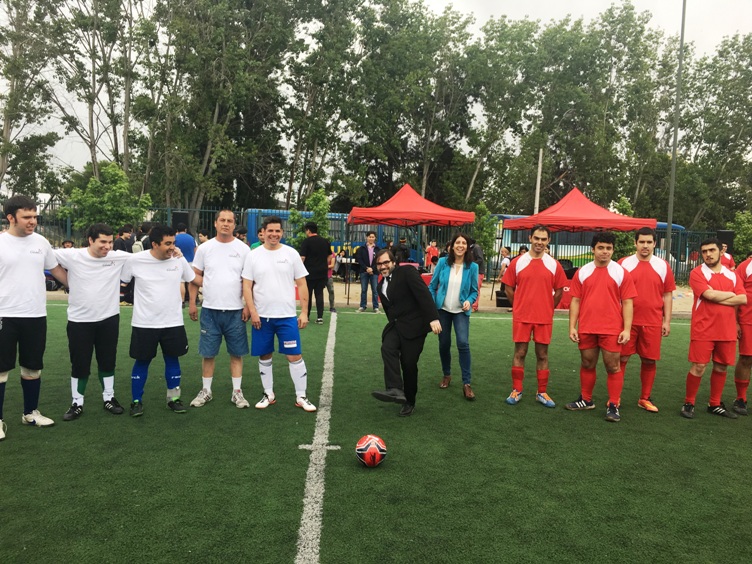 Puntapié inicial que da comienzo al  “Encuentro deportivo y vida saludable 2016” de la Fundación Rostros Nuevos