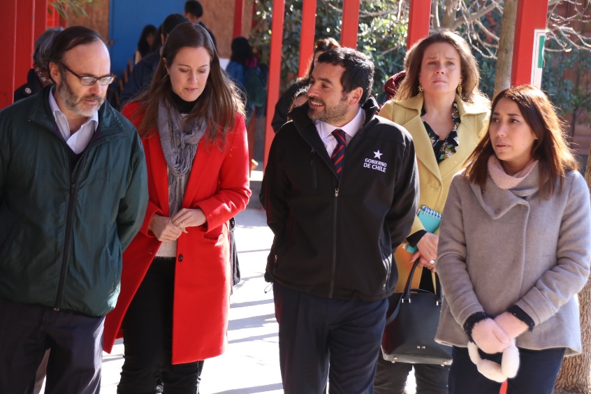 Subsecretario Villarreal y Directora Nacional de SENADIS participan en reunión de emergencia para ayudar a las residentes del hogar Las Camelias