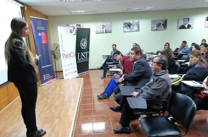 Actividad de lanzamiento de PaísDi en Arica.