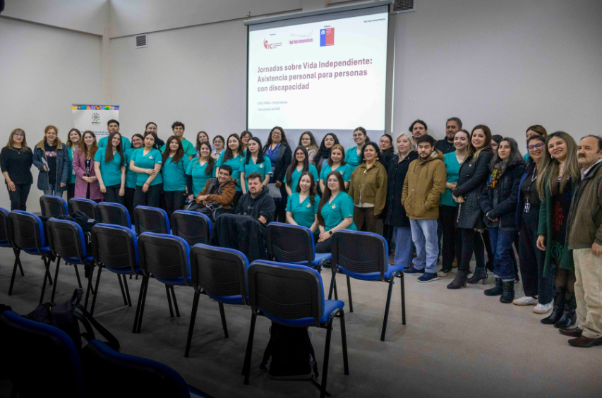 Fotografí­a grupal de la Jornada presencial sobre Vida Independiente: Asistencia personal para Personas con Discapacidad