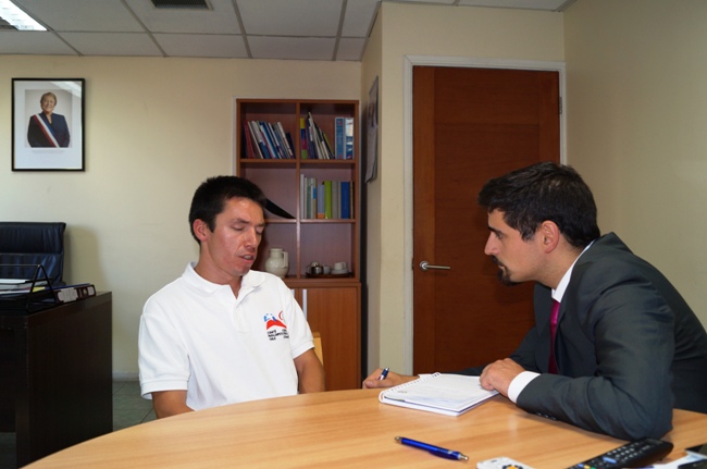 Director Nacional de Senadis, Mauro Tamayo, junto al atleta paralímpico Cristián Valenzuela