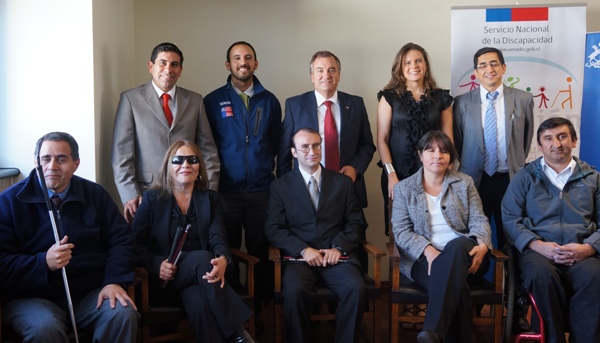 Autoridades junto a integrantes del Consejo Regional de la Sociedad Civil