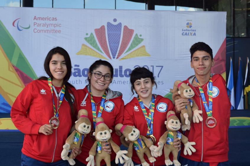 Chile gana tres oros en natación en primera jornada