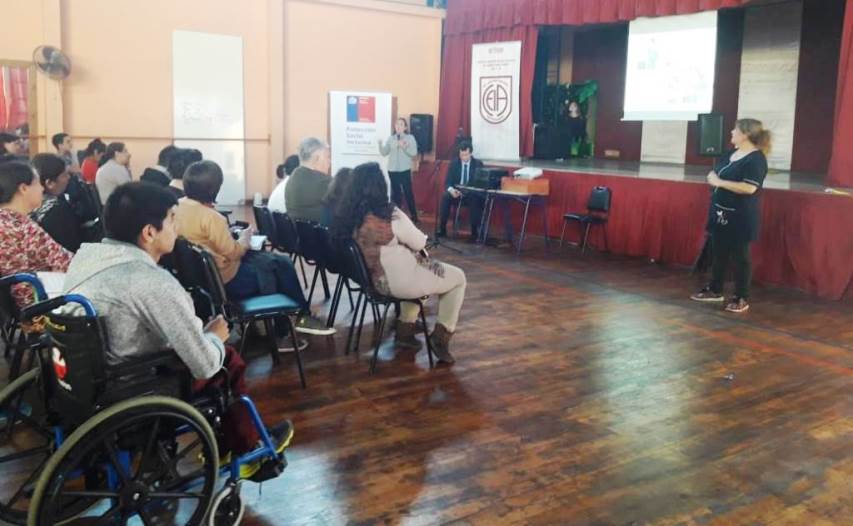 SENADIS Antofagasta capacita a comunidad del Liceo B-32 Antonio Rendic