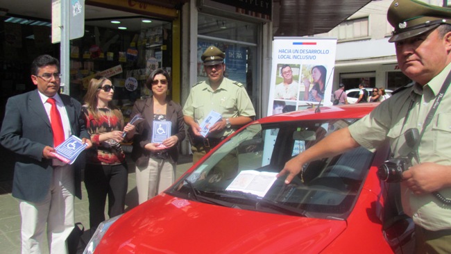 En región de Los Ríos Senadis promueve respeto a estacionamientos para personas en situación de discapacidad