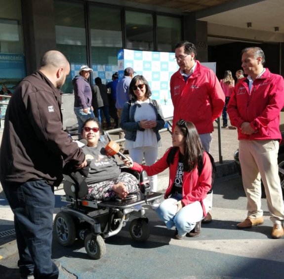 Autoridades junto a las personas que asistieron a la actividad.