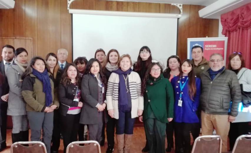 Autoridades junto a las personas que asistieron a la actividad.