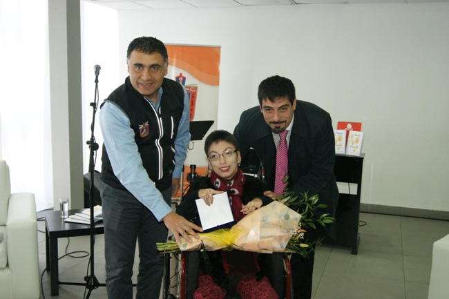 Valeria Muñoz junto al Alcalde de Maipú y el Director Nacional de Senadis