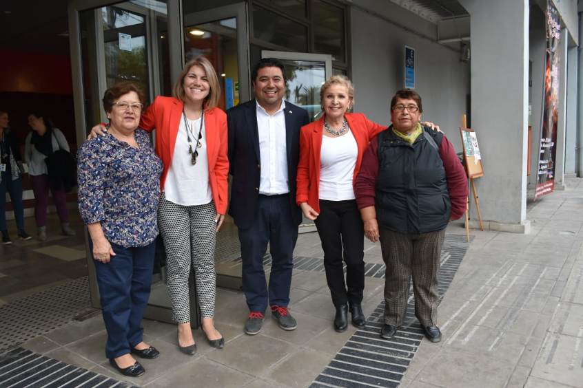 Autoridades junto a las personas que asistieron a la actividad.