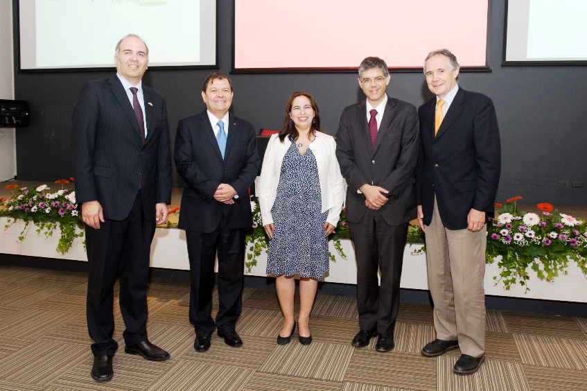 Directora Regional de Senadis junto a ejecutivos de Mutual e Inacap.