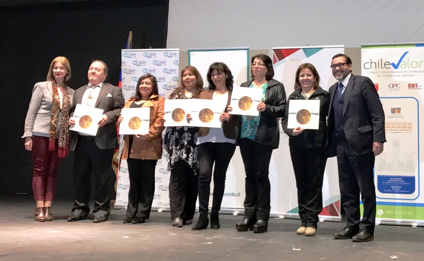Director de Senadis durante la ceremonia de certificación a cuidadores primarios.